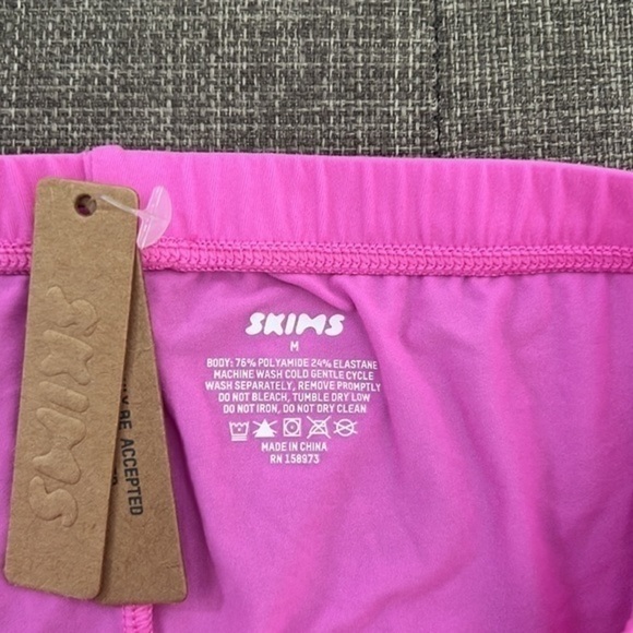 Skims Fit Everybody Bike Shorts - Picture 5 of 7
